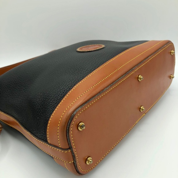 Dooney & Bourke AWL bag. Excellent condition. - Picture 8 of 10